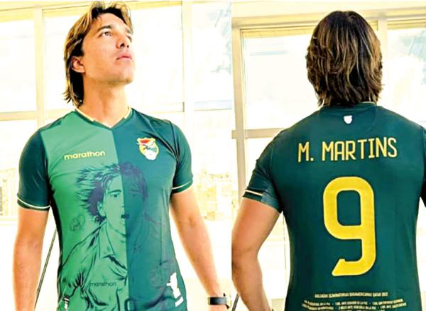 Presentan camiseta de homenaje a Martins