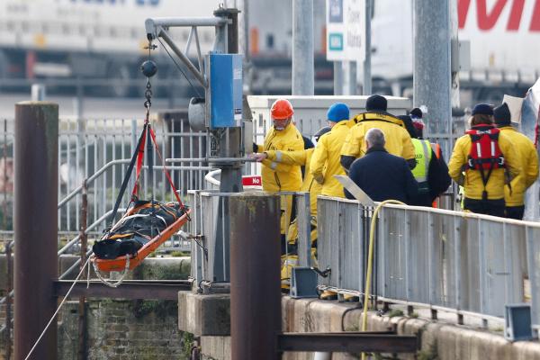 Tres muertos y la búsqueda de  sobrevivientes en un naufragio