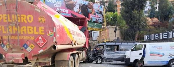 Hecho de tránsito en Obrajes  dejó cinco personas heridas