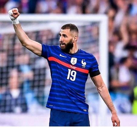 Karim Benzema anunció su retiro de la selección de Francia tras no jugar el Mundial de Catar por una lesión