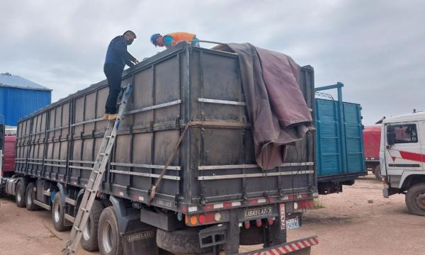 Comisan cuatro camiones con  soya de contrabando en Tarija