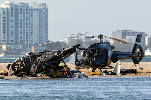 Dos helicópteros chocan  en una playa australiana