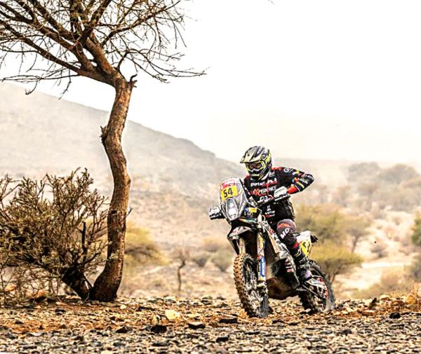 Nosiglia se cuida y sigue en carrera en el Rally Dakar