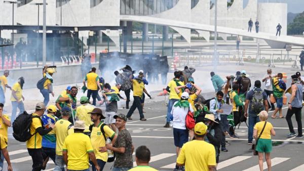 Seguidores de Jair Bolsonaro  toman edificio del Congreso