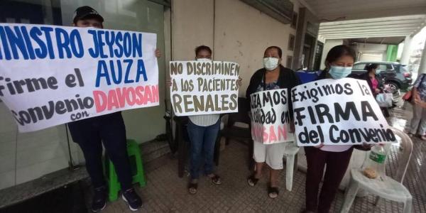 Pacientes renales levantan huelga tras reunión con Ministerio de Salud