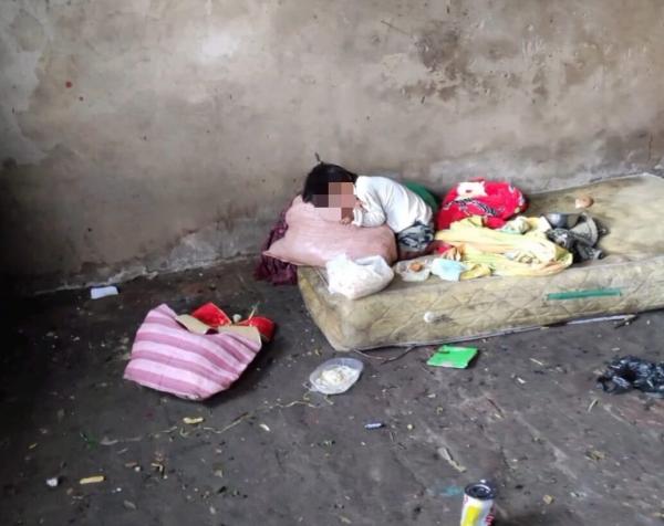 Encuentran a niña de 3 años  abandonada en un cuarto