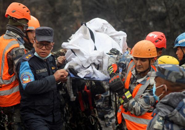 Continúa búsqueda de 4 cuerpos  desaparecidos en accidente aéreo