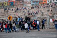 Manifestantes intentan tomar aeropuerto y causan desmanes