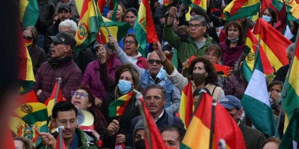 La Paz aprueba amnistía para presos  políticos y anular currícula educativa