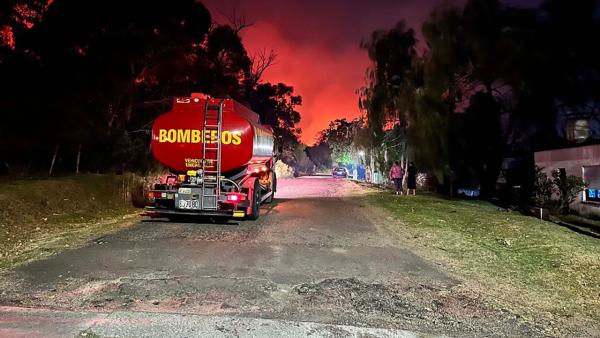 Tratan de controlar incendio  en Cerro del Toro de Piriápolis