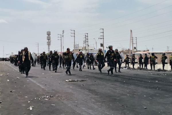 Policía y Ejército desbloquean la  carretera Panamericana Sur en Perú