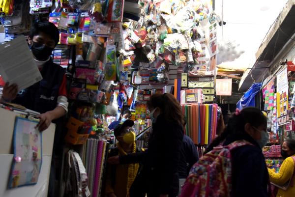 Autoridades realizan controles para verificar calidad de material escolar