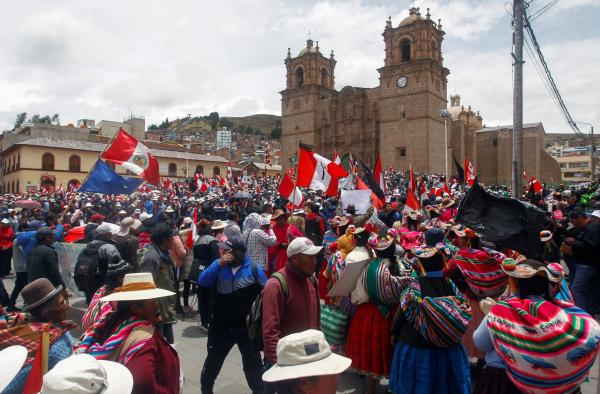 Los conflictos sociales  ahogan al sur del Perú