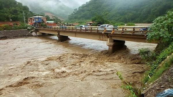 Reportan más de 1.600 familias damnificadas en tres municipios