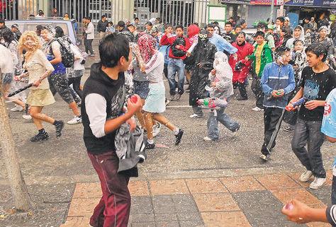 Sancionarán con Bs 1.000 por  derrochar agua en Carnaval