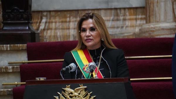 Gobierno pretende sumar quinto  proceso contra la expresidenta