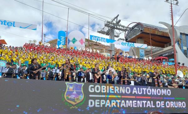 Oruro vibró de emoción con  espectacular Festival de Bandas