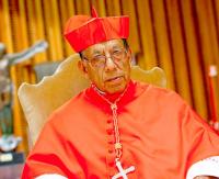 Cardenal Toribio Ticona internado por una caída