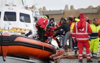 Suben a 62 los fallecidos por naufragio en barco de migrantes