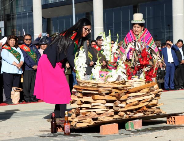 Homenaje con banderas inicia agenda de festejos