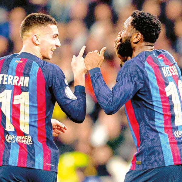 Barcelona triunfa en el clásico español