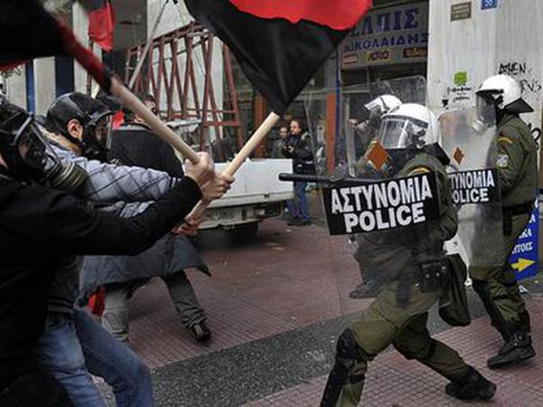 Disturbios entre policías y  manifestantes tras protesta