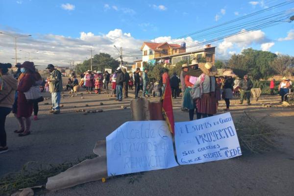 Cochabamba queda cercada por  bloqueos en vía al oriente y occidente