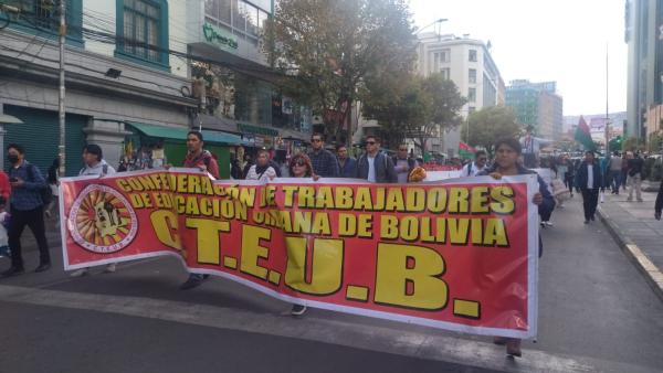 Magisterio determina movilización  nacional y bloqueo de carreteras