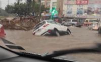 Lluvia provoca caída de techo de  una sala del Hospital de Niños