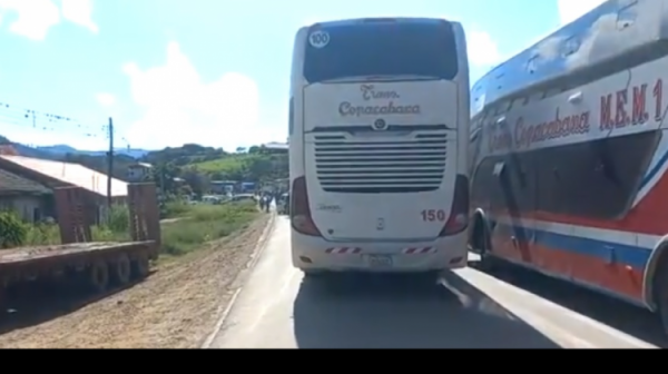 Carreteras que unen Santa Cruz y Cochabamba están bloqueadas