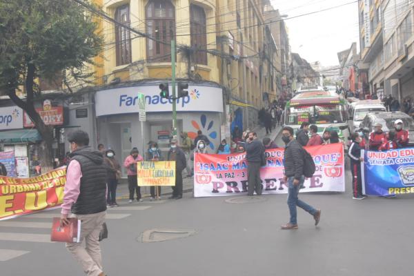 Maestros bloquean y Gobierno  considera fecha para dialogar