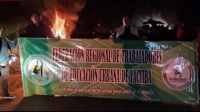 Maestros de Yacuiba bloquean  ruta internacional hacia Argentina