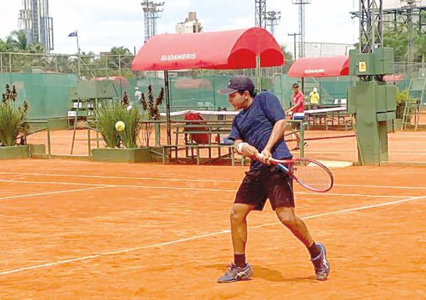 Lora avanza en el «qualy» del Roland Garros Junior