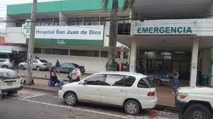 Dos hospitales acatan  su segundo día de paro