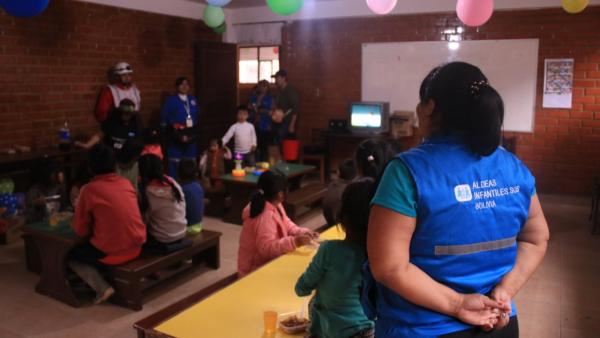 Proyecto de fortalecimiento a las familias vulnerables llega a 300 niños de zona Sur