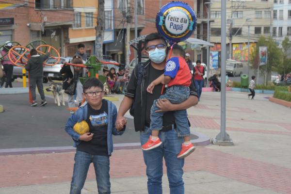 Papás celebraron su  día junto a sus familias