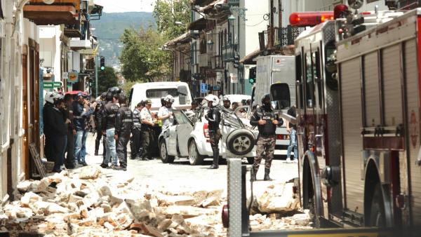 Al menos 14 fallecidos y más  de 300 heridos por terremoto