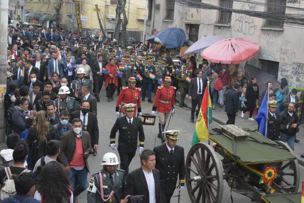 Desfiles y civismo marcan inicio de festejos por el Día del Mar