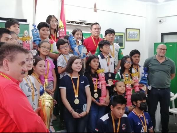 Cruceños se coronan campeones en el Nacional Elo Sub-1400