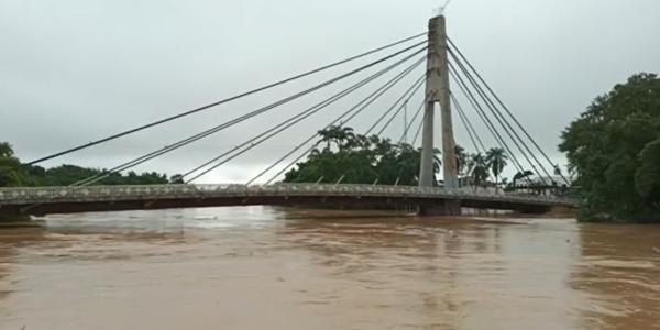 Se mantiene alerta roja por  ascenso del nivel de agua