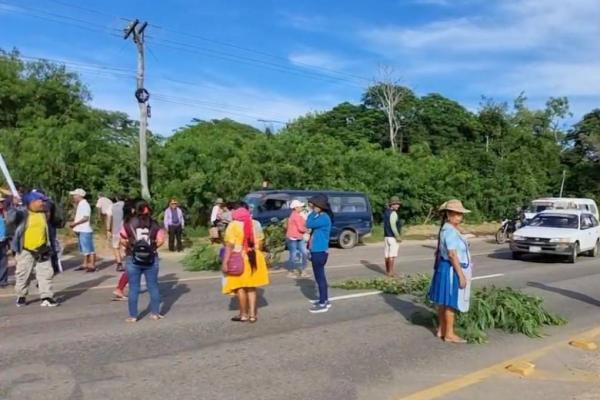 Vía Santa Cruz-Cochabamba  está nuevamente bloqueada