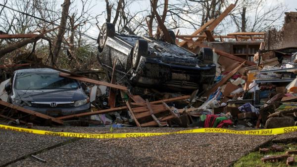 Suben a 27 los muertos por tornados  en el Medio Oeste estadounidense