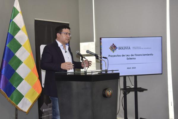 Presentan dos proyectos para acceder  a financiamiento de $us 160 millones