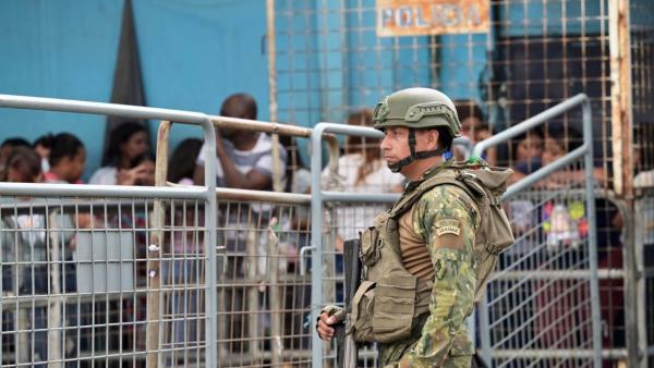 Hallan seis presos ahorcados  en una cárcel de Guayaquil