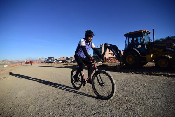 Construyen la primera  ciclovía en el Distrito 4