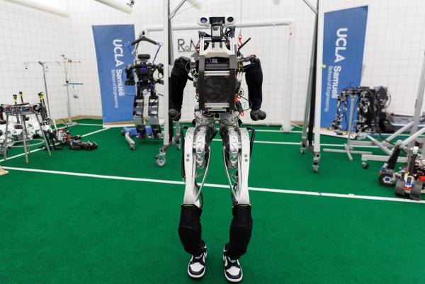 Robot humanoide Artemis está  listo para saltar al campo de fútbol