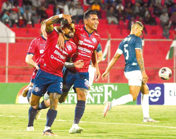 Wilstermann toca el cielo haciendo goles