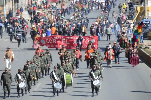 Más de un centenar de organizaciones participaron en desfile por el Día del Trabajo