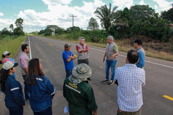 Carretera Chedo-Bedolla beneficia a productores cañeros de Santa Cruz