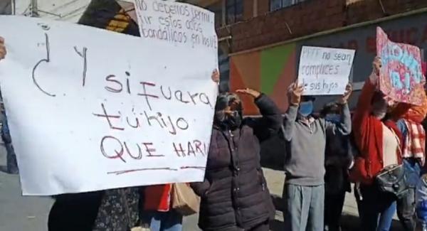 Colegio desvincula a dos estudiantes  que agredieron a sus compañeros